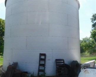 Grain bin