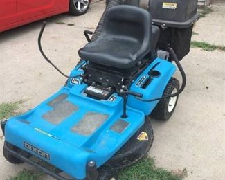 Dixon ZTR 3304 Riding lawn mower 14.5 HP Briggs & Stratton engine with bagger