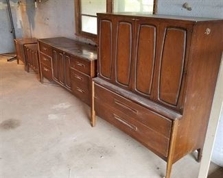 4 piece mid-century bedroom set - Broyhill Premier