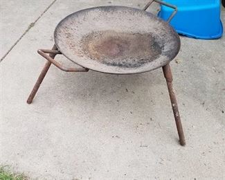 Camping Cooking Wok - Legs are removable, for lower setting