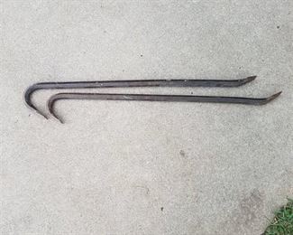 2 Crow Bars
