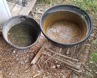 2 Feed Buckets