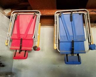 2 folding chairs