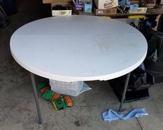 lifetime round folding table- 48 in