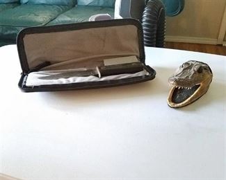 Alligator head and knife with case