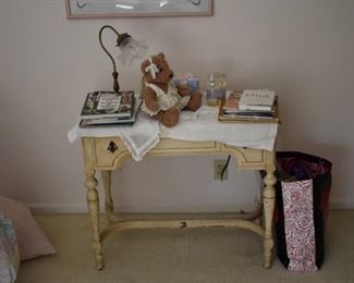 Working vintage sewing machine