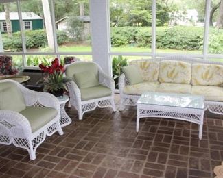 5 Piece White Wicker Patio Set