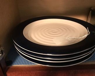 Nice Dinner Plates . Navyblue trim