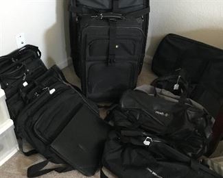 Nice luggage and brief cases. Several all leather - Kenneth Cole and Wilson.
