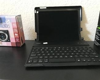 Keyboard to be paired and holder