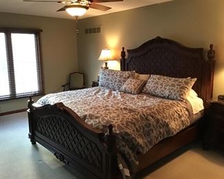 Klingmans king bedroom set