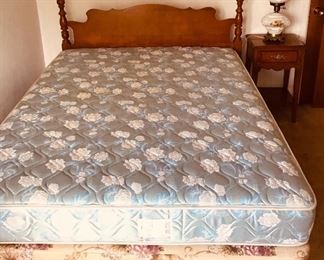 Full size bed w/ Matteress set