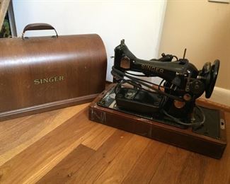 Antique Singer Sewing Machine.