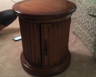Drum sidetable