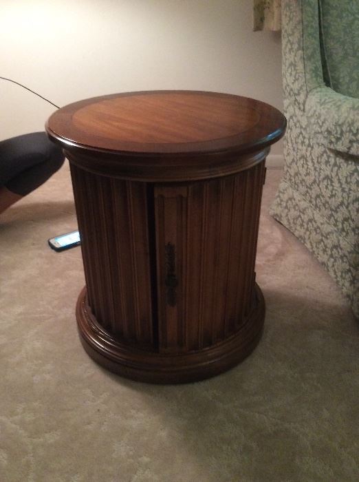 Drum sidetable