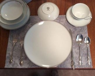Lenox dinnerware 6 piece place setting. Platter, serving bowl and gravy boat.