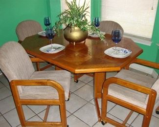 NICE DINING SET - 6 CHAIRS TOTAL WITH A REMOVABLE LEAF TO REDUCE SIZE. TABLE AND CHAIRS ARE ON CASTERS!