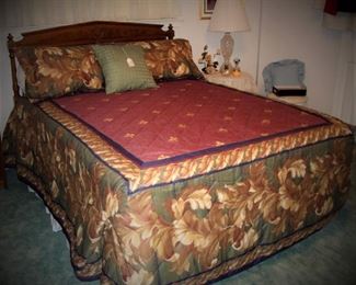 QUEEN BED WITH SERTA PERFECT SLEEPER MATTRESS - INCLUDES BEDDING