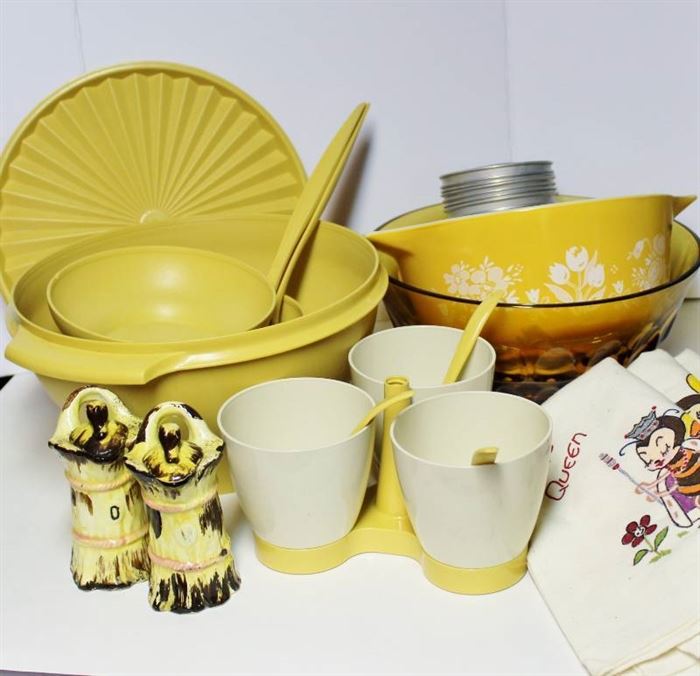 Tupperware, Pyrex, Vintage Tea Towels and more Retro Kitchen wares