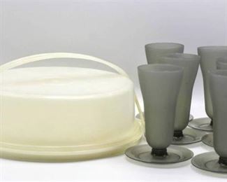 Tupperware Cake holder and 6 Sundae Cups