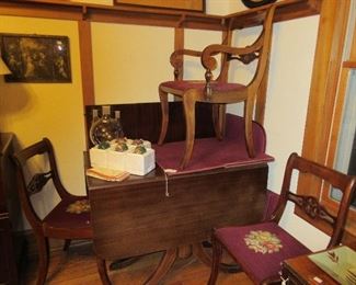 Drop leaf table w/4 chairs