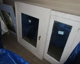 5 old medicine cabinets