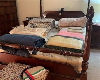 Full/Queen bed