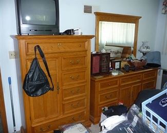 Chest of Drawers & Dresser