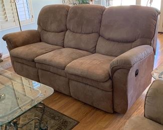 La-Z-Boy Microfiber Reclining Sofa/Couch	41x88x40in	HxWxD	