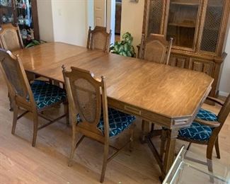 Vintage Pecan Dining Table w/ 6 Chairs	30x43x66in-78-90-102	HxWxD
