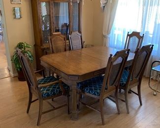 Vintage Pecan Dining Table w/ 6 Chairs	30x43x66in-78-90-102	HxWxD