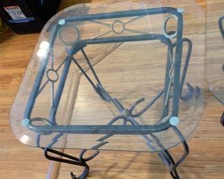 Scroll Iron & Glass End Table	21x25x25in	HxWxD	