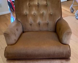 Vintage Brown Chair	39x29x32in	HxWxD	