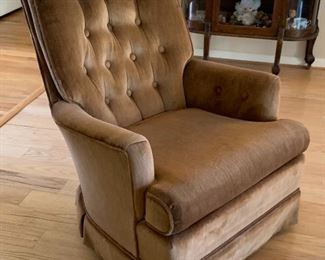 Vintage Brown Chair	39x29x32in	HxWxD	