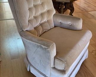 Vintage Tan Chair	39x29x32in	HxWxD	 