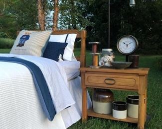 Two twin beds available. Photo by Mark Colvin.