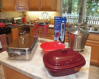 PAMPPER CHEF AND OTHER NICE KITCHEN ITEMS