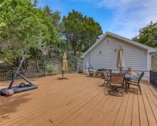 outdoor dining and bball