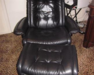 Leather Seating With Ottoman