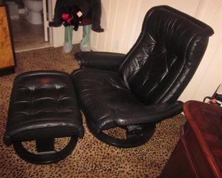 Leather Seating With Ottoman