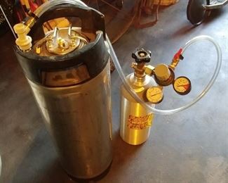 Make your own beer! 5 gallon corny keg...Co bottle...manifold and gauges
