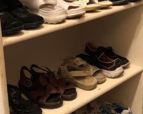 Ladies Shoes, Sandals, Sneakers and Slippers
LOTS of Sketchers! Size 9