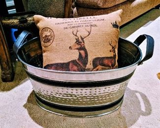 ice bucket deer pillow