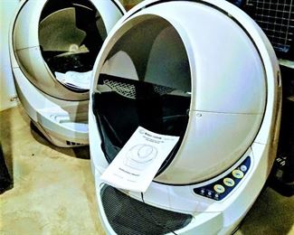 Litter robot self cleaning cat liter box