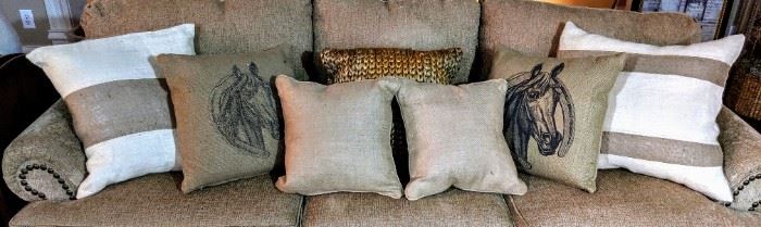 throw pillows 