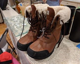 UGG
