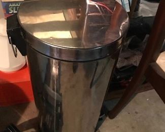 Trash can