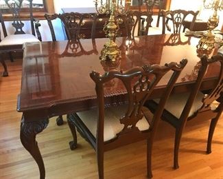 Gorgeous dining room table w/10 chairs, leaves & pads