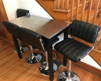 Small kitchen table w/4 chairs