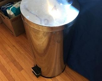 Trash can w/flip lid